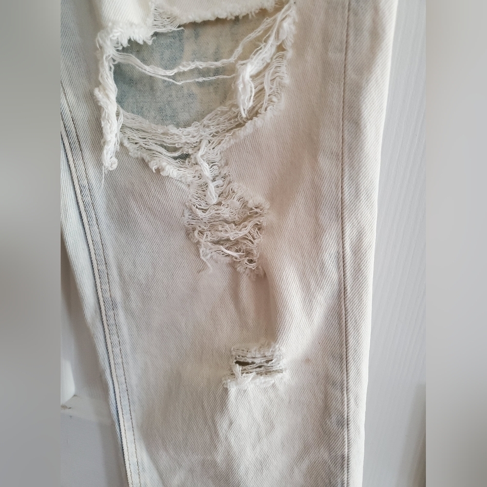 Vervet Light Wash Button Fly Raw Hem Distressed Jeans Size 27 - Picture 4 of 12